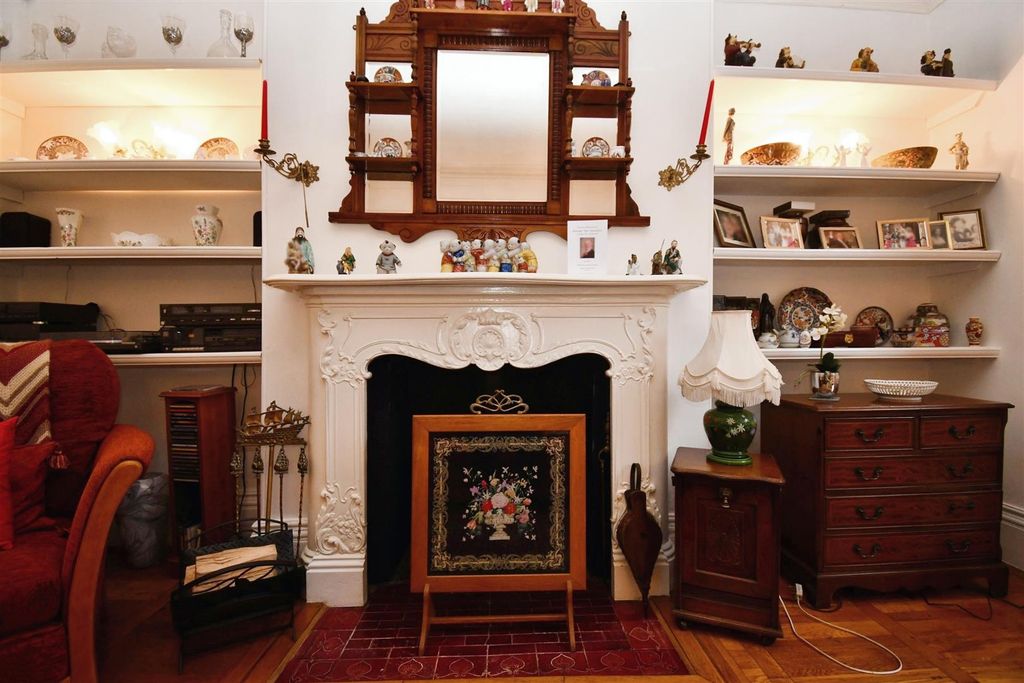 Property photo 3 of 17 Key Features Nf