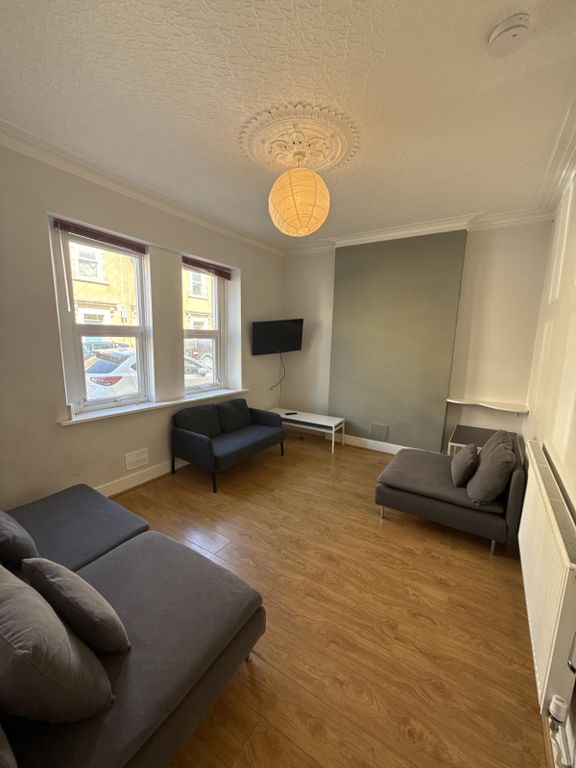 Property photo 3 of 11 Gallery