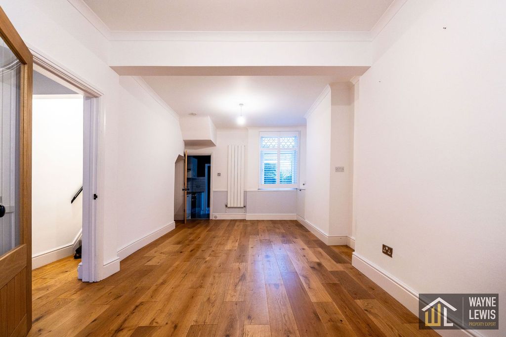 Property photo 2 of 28