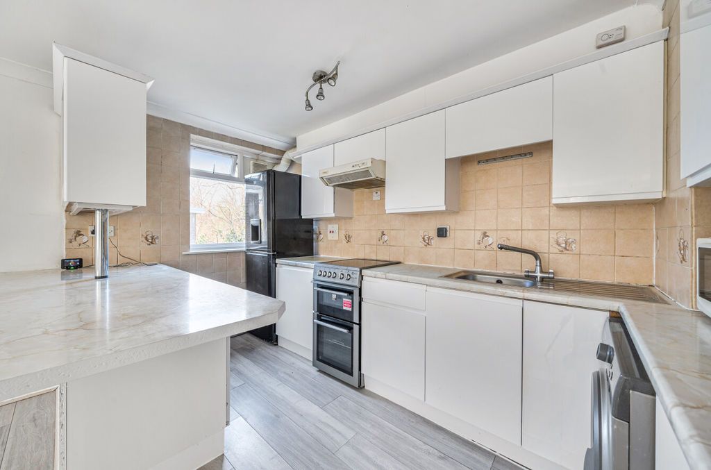 Property photo 3 of 12 Photo 11