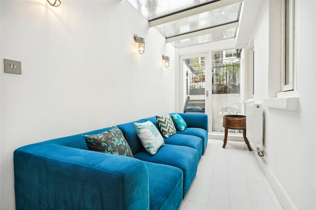 Property photo 2 of 11