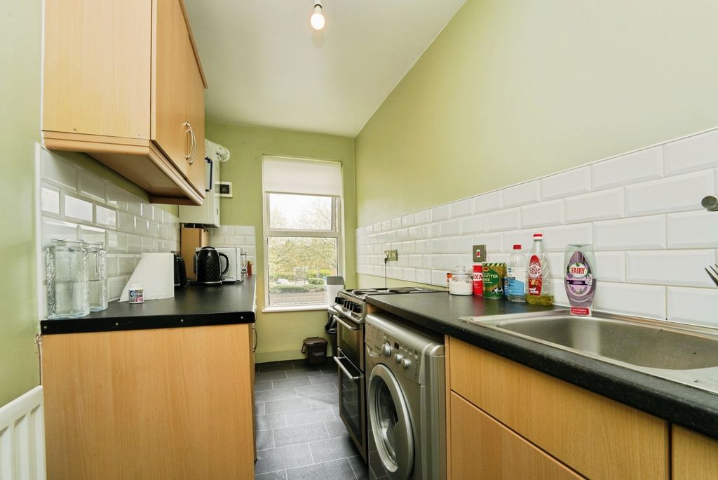 Property photo 2 of 6 Kitchen