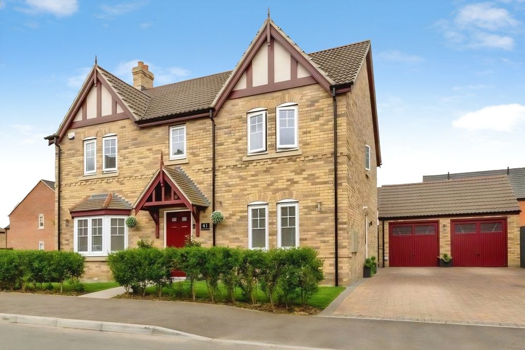 Property photo 1 of 32