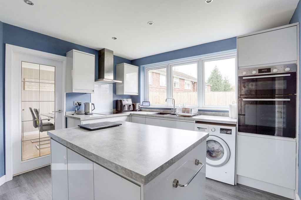 Property photo 2 of 24