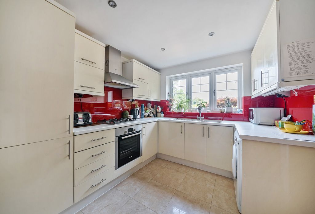 Property photo 2 of 15 1312663-6-685568B...