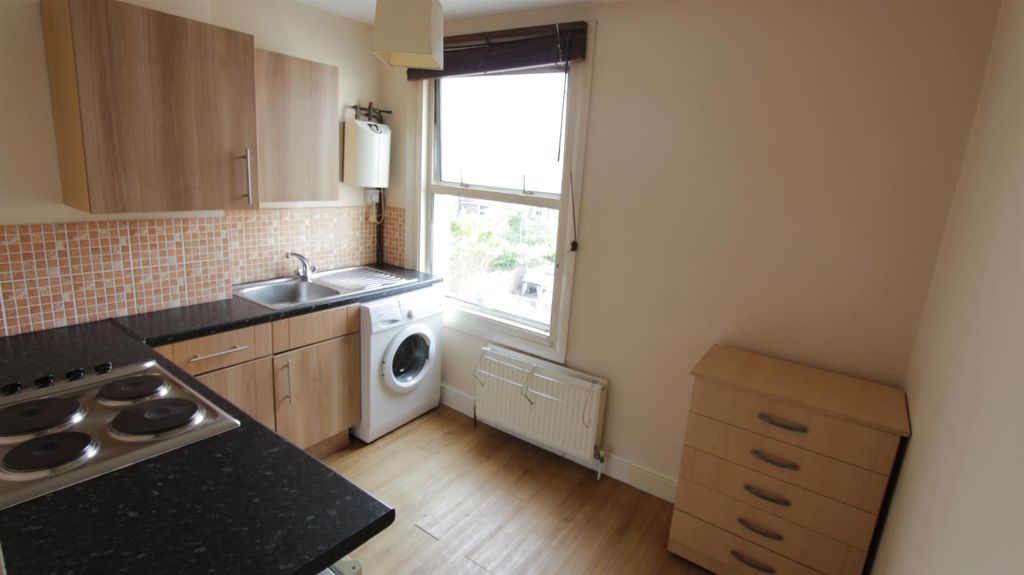 Property photo 1 of 7 Kitchen
