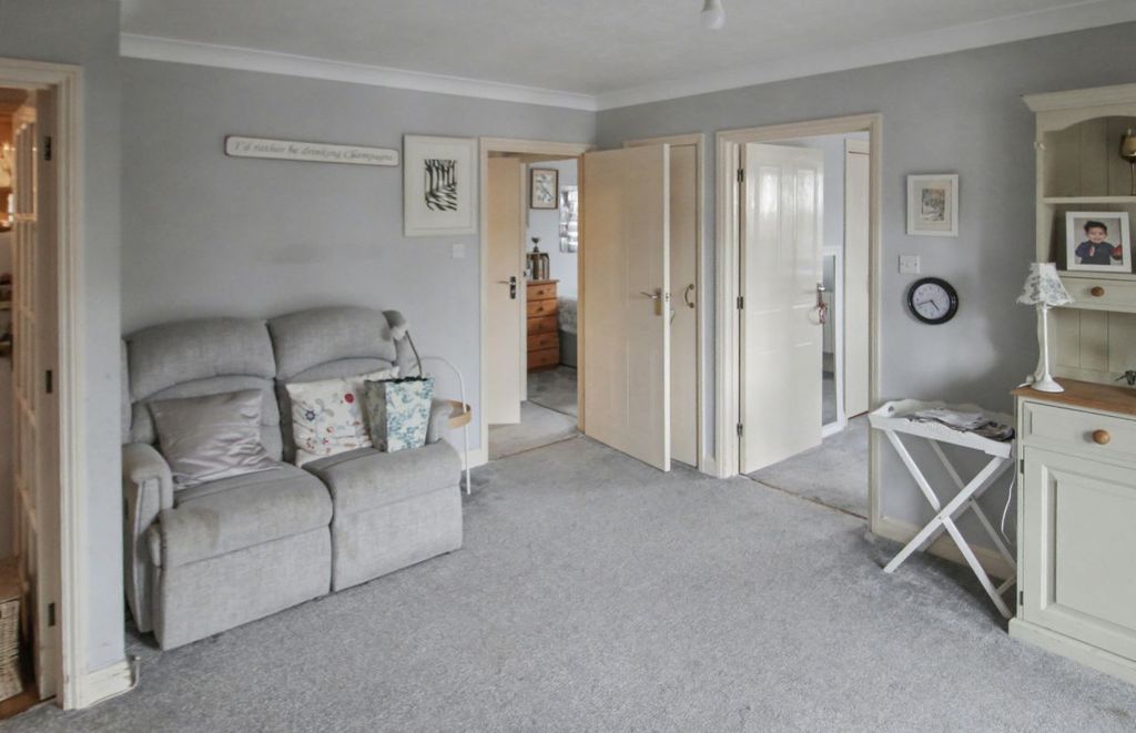 Property photo 2 of 8