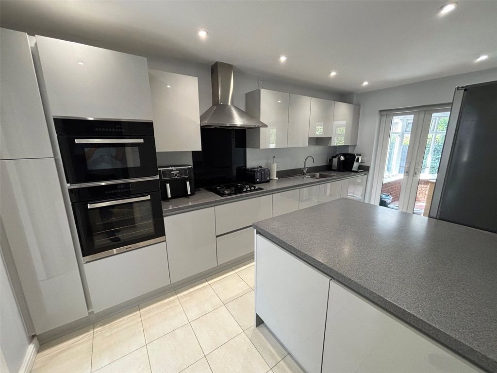 Property photo 2 of 17 Picture No. 45