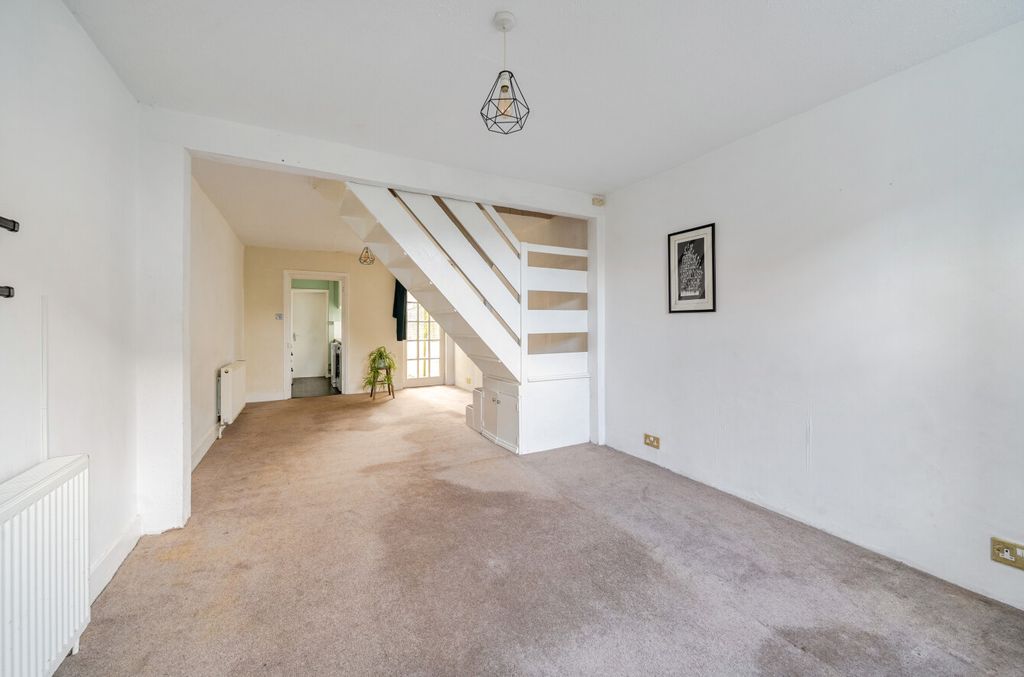 Property photo 3 of 13 1436077-18-69Ca83...