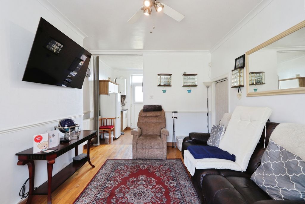 Property photo 2 of 12 Internal