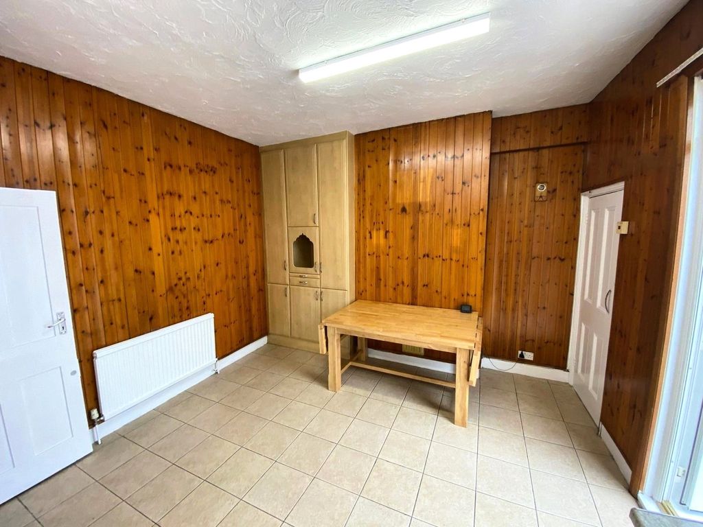 Property photo 2 of 9 Picture No. 12