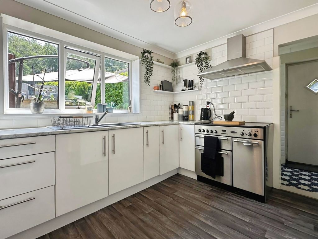 Property photo 3 of 34 Kitchen