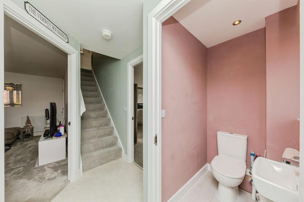 Property photo 3 of 17