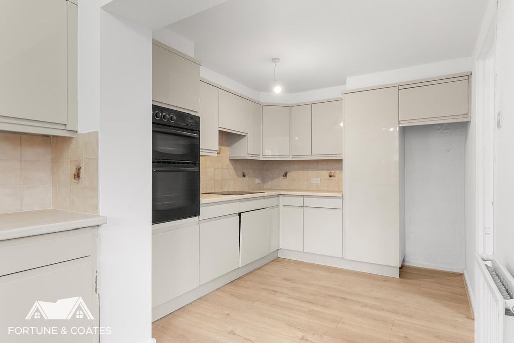 Property photo 3 of 14 Tunnmeade_6.Jpg