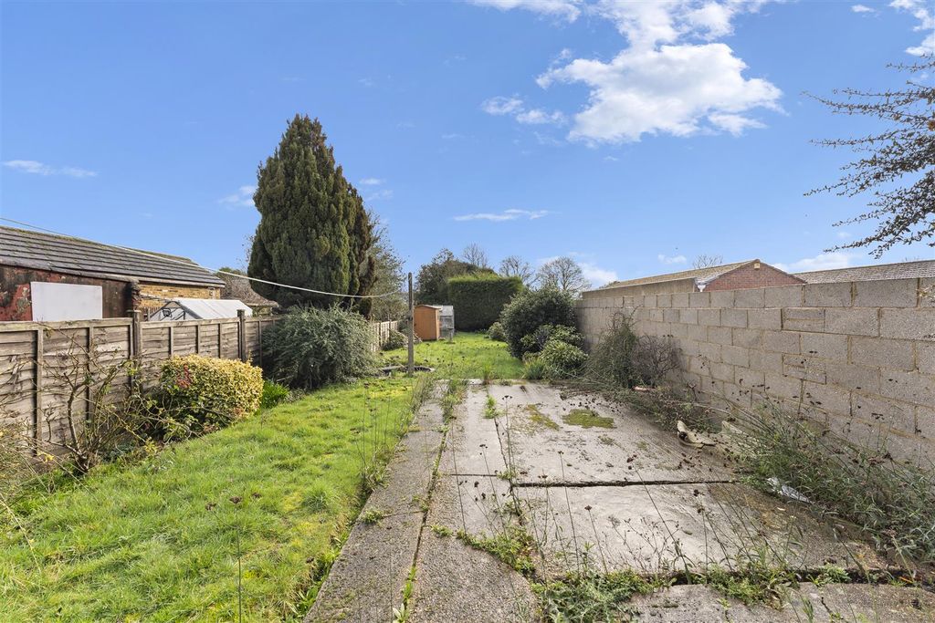 Property photo 2 of 11