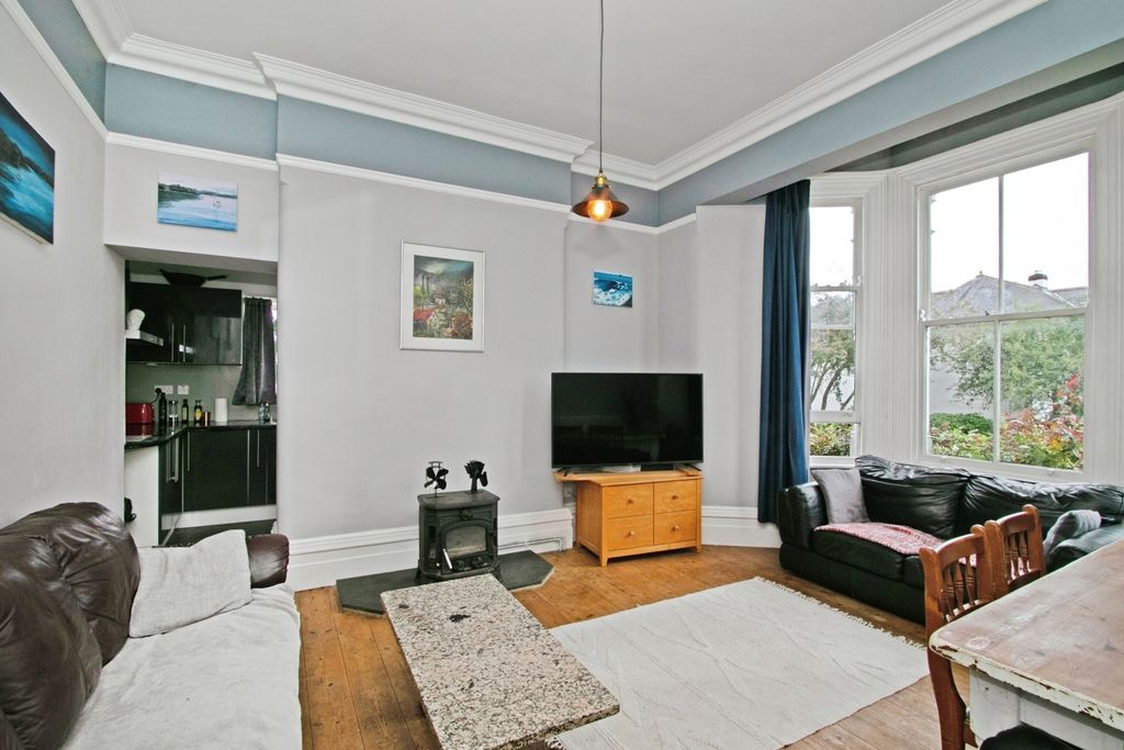 Property photo 2 of 17 Photo