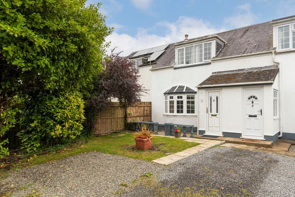 Property photo 2 of 27