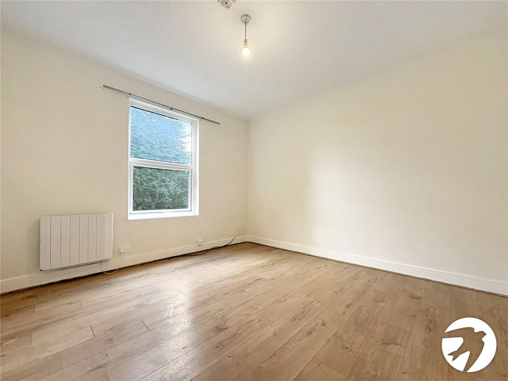 Property photo 3 of 5 Studio Area