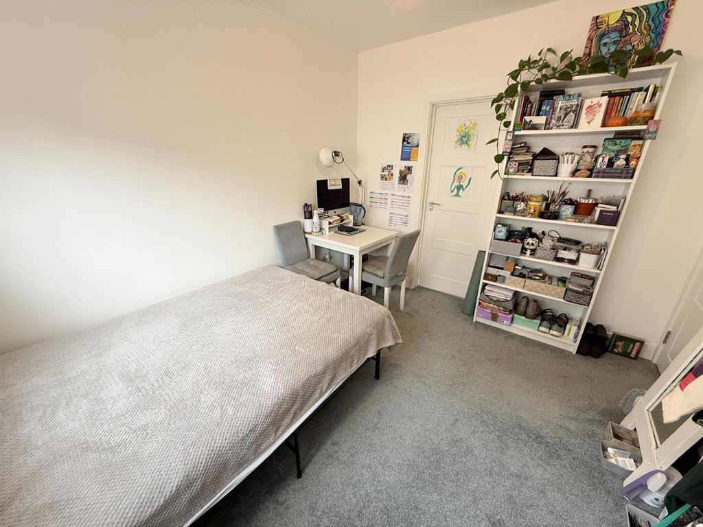 Property photo 2 of 5 Room