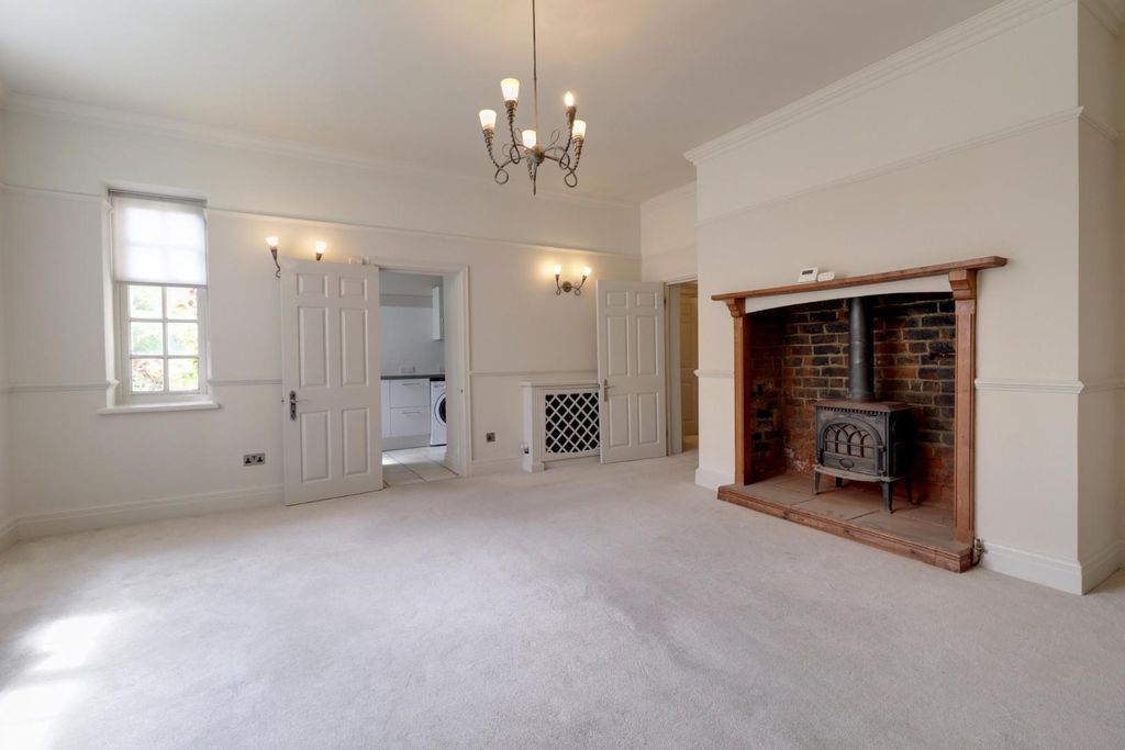 Property photo 2 of 19 Living (2).Jpg