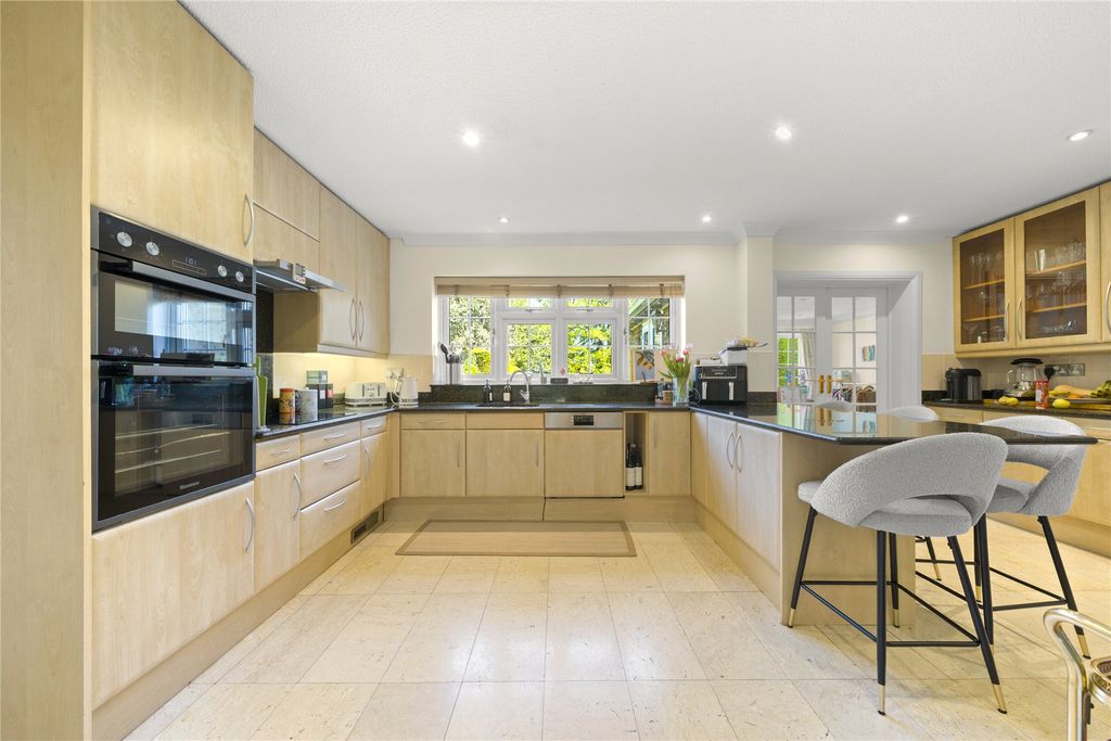 Property photo 2 of 17 Picture No. 16