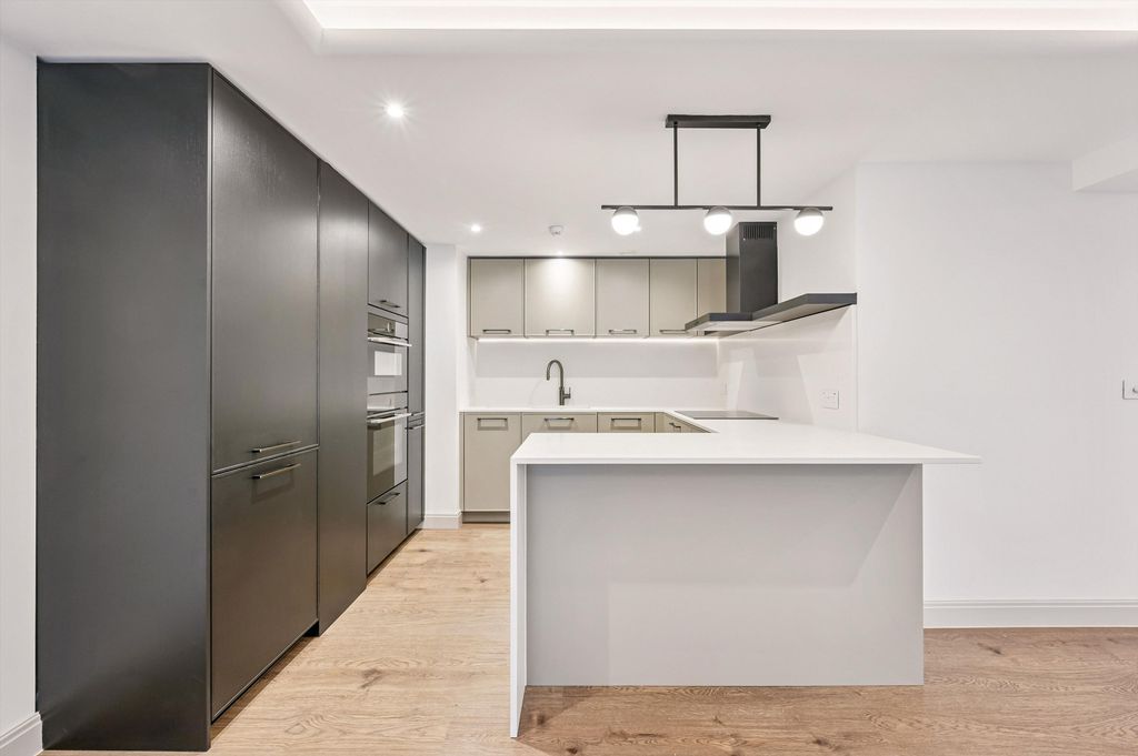 Property photo 3 of 14 Image