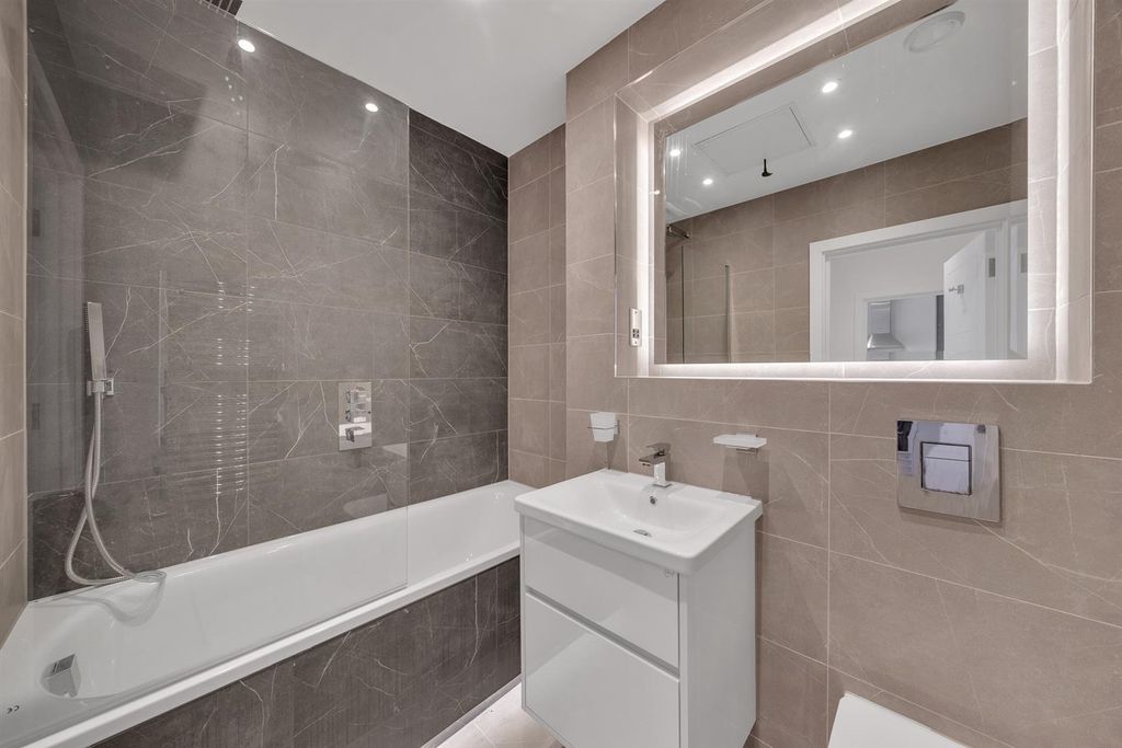 Property photo 1 of 8 Flat 507 -5.Jpg
