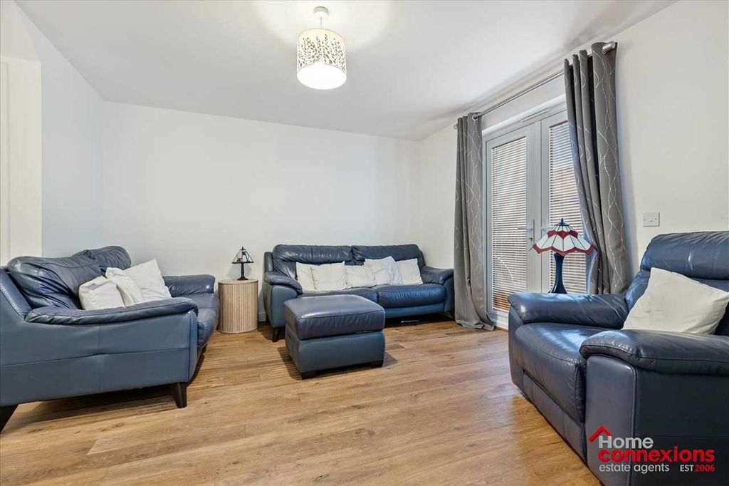 Property photo 3 of 25 Lounge Dining (2)