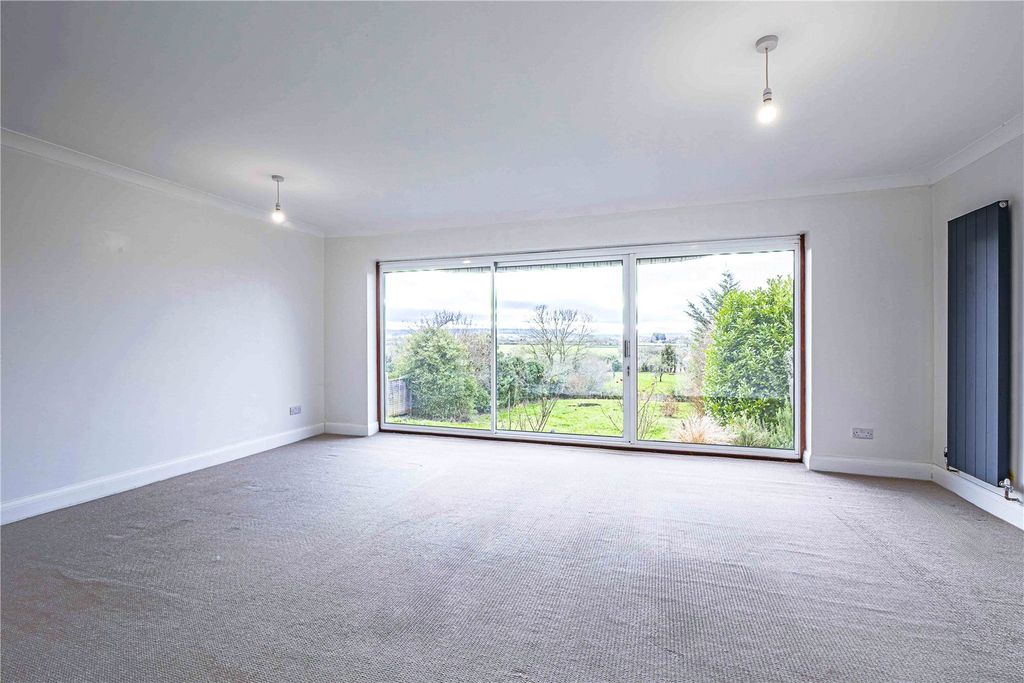 Property photo 2 of 18 Picture No. 21
