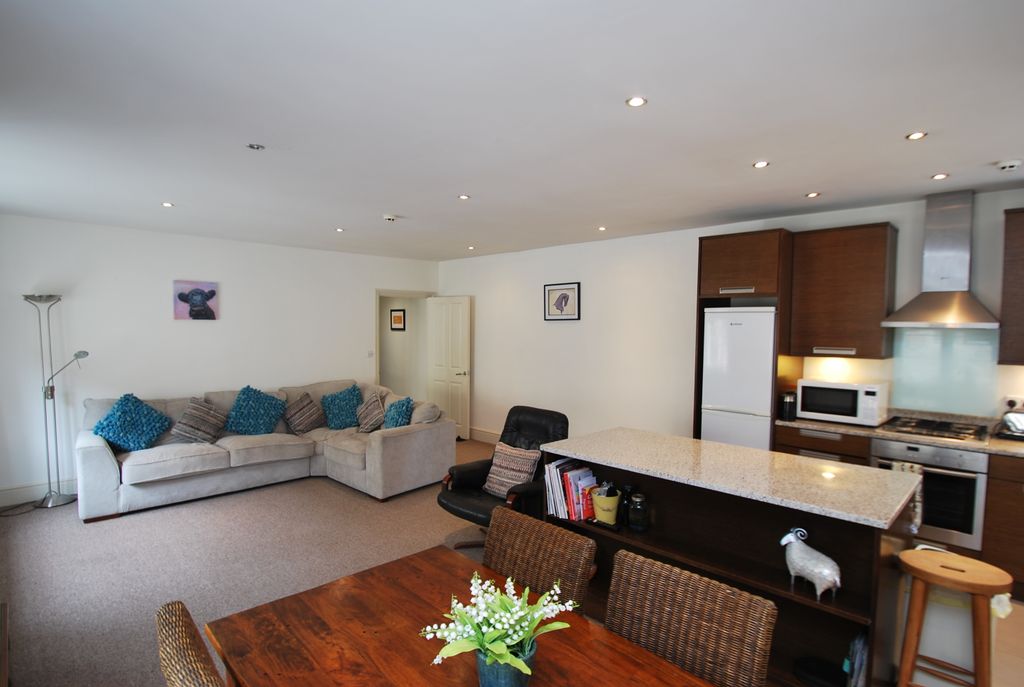 Property photo 2 of 11 Living Room