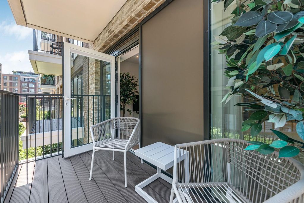 Property photo 2 of 17 Balcony