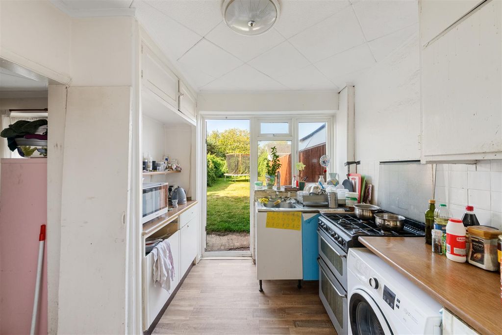 Property photo 3 of 16 4