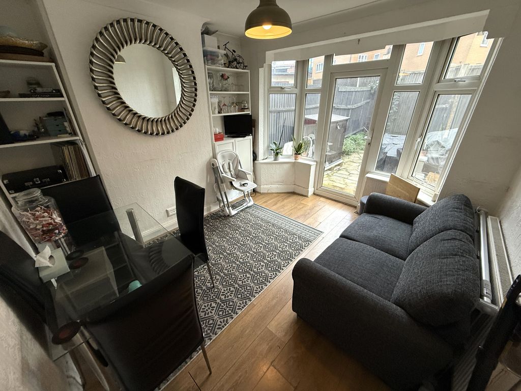 Property photo 3 of 16 Reception 2