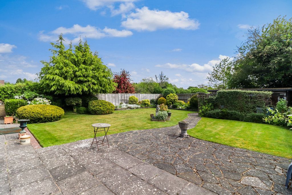 Property photo 2 of 16 Garden