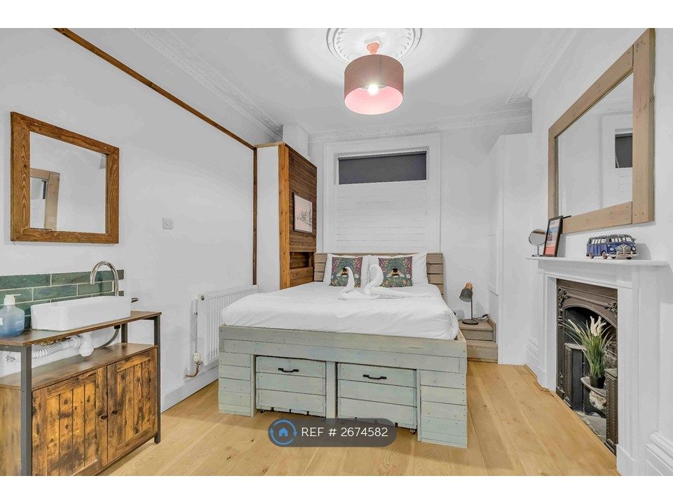 Property photo 3 of 9 Bed