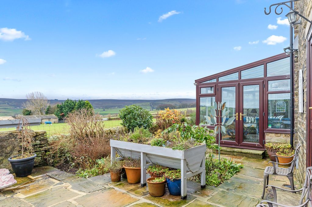 Property photo 2 of 54