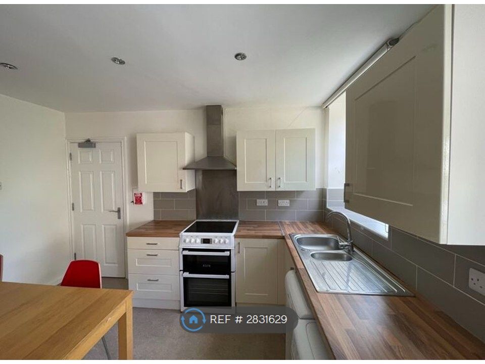 Property photo 1 of 10 Kitchen