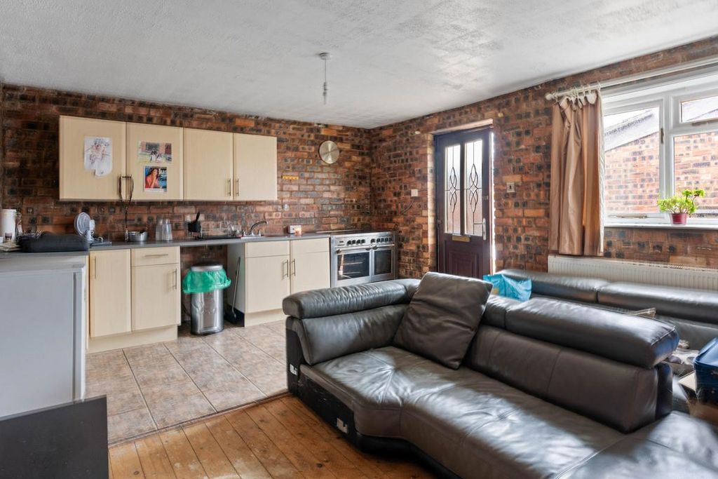Property photo 3 of 40