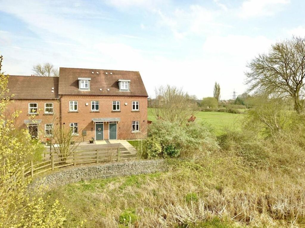 Property photo 2 of 19 Jubilee Way Bb.Jpg