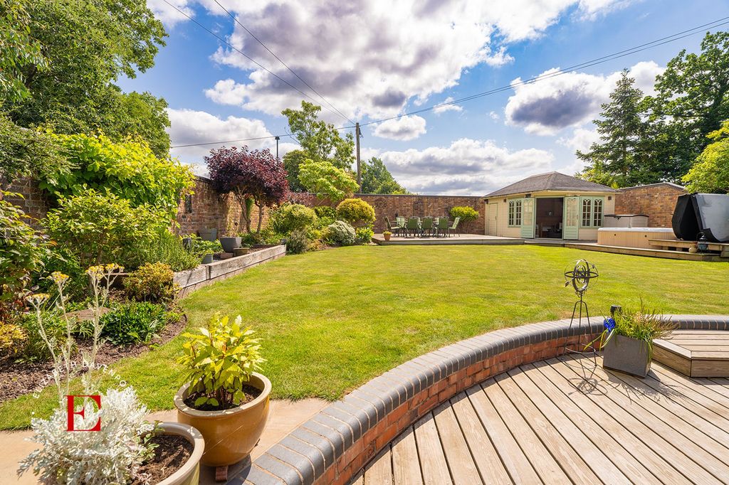 Property photo 1 of 31