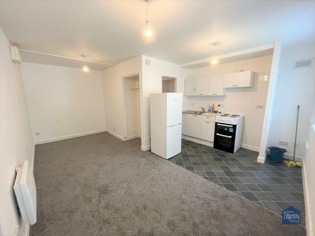 Property photo 2 of 9 Studio