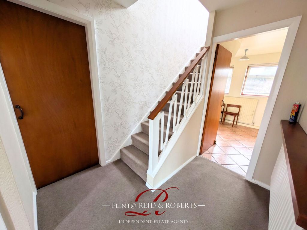 Property photo 2 of 16 Hallway