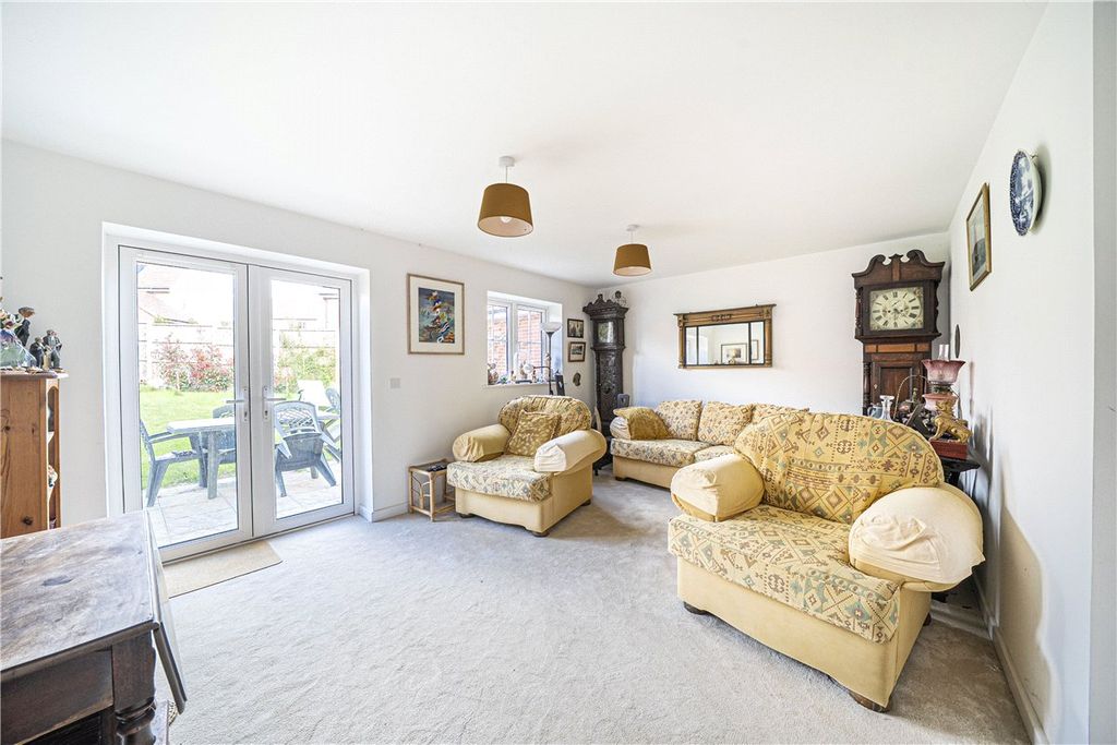 Property photo 3 of 11 Sitting Room