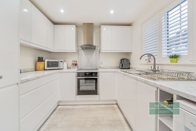 Property photo 3 of 14 Photo 2