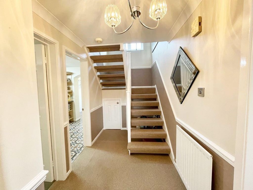 Property photo 3 of 19 Hall