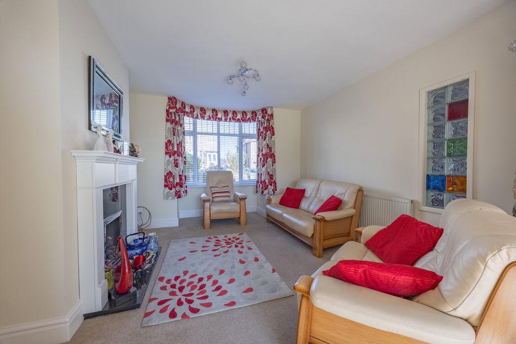 Property photo 2 of 37