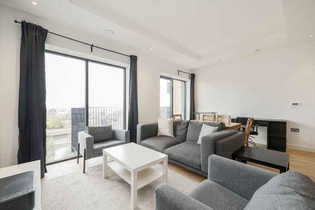 Property photo 3 of 8