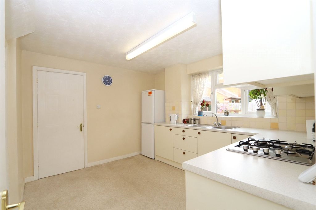 Property photo 3 of 12 Kitchen