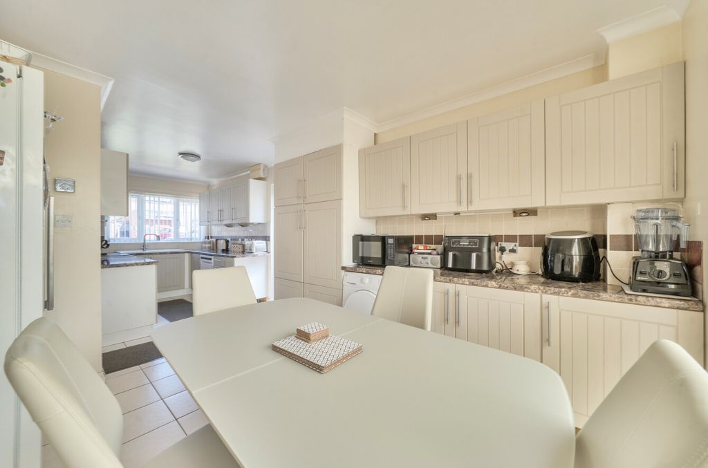 Property photo 2 of 20 148624316