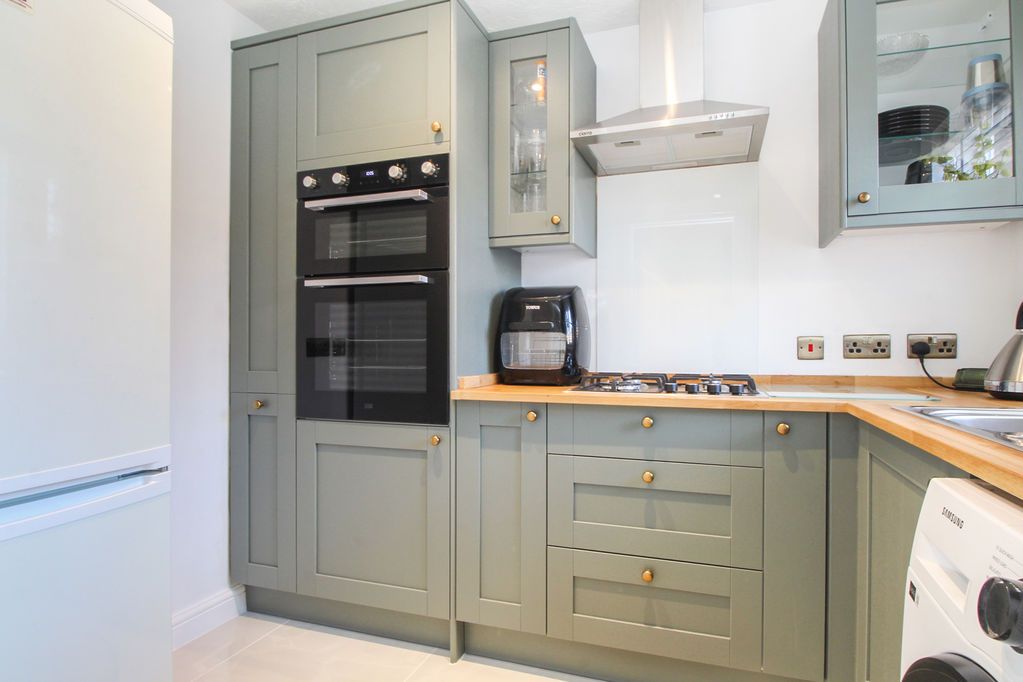 Property photo 3 of 19 Kitchen